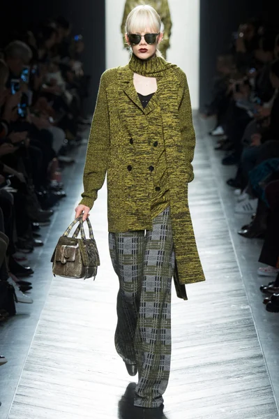 Look 10